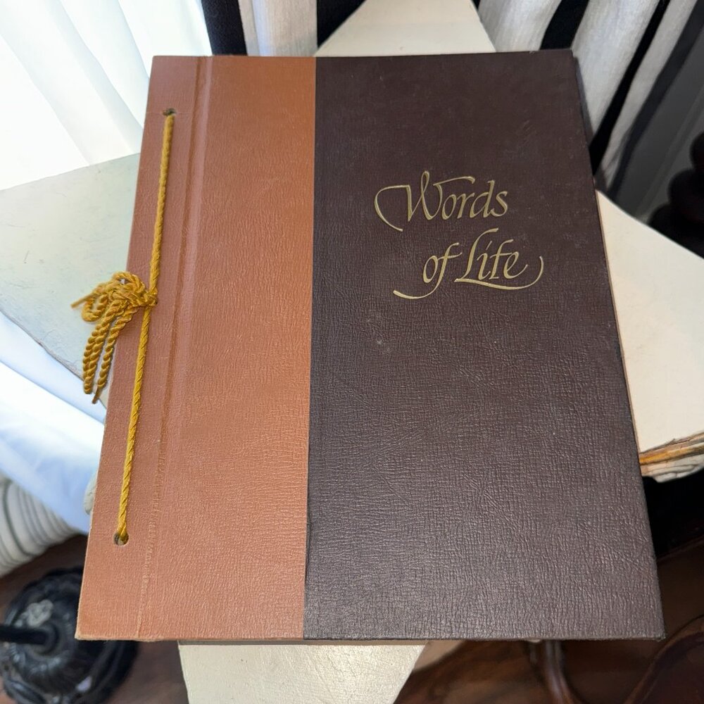 VTG Words Of Life Book By Charles L. Wallis Religious Inspirational 1st Ed 1966